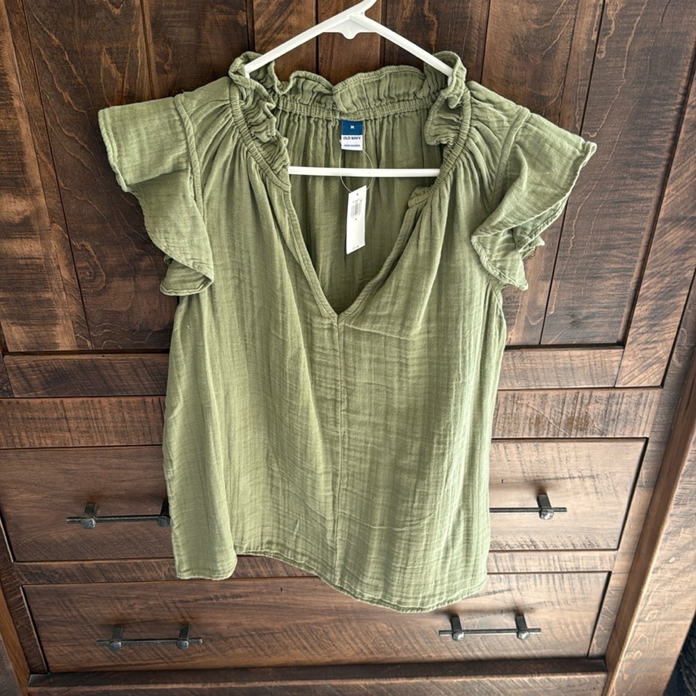 Old navy short sleeve shirt